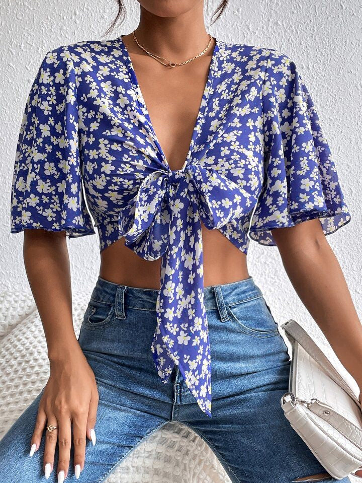 Ditsy Floral Print Tie Front Flounce Sleeve Crop Top