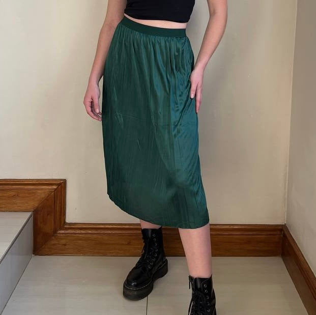 Thin silky pleated elastic waist midi skirt