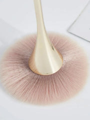 Powder Blush Brush Professional Make Up Brush 1pc